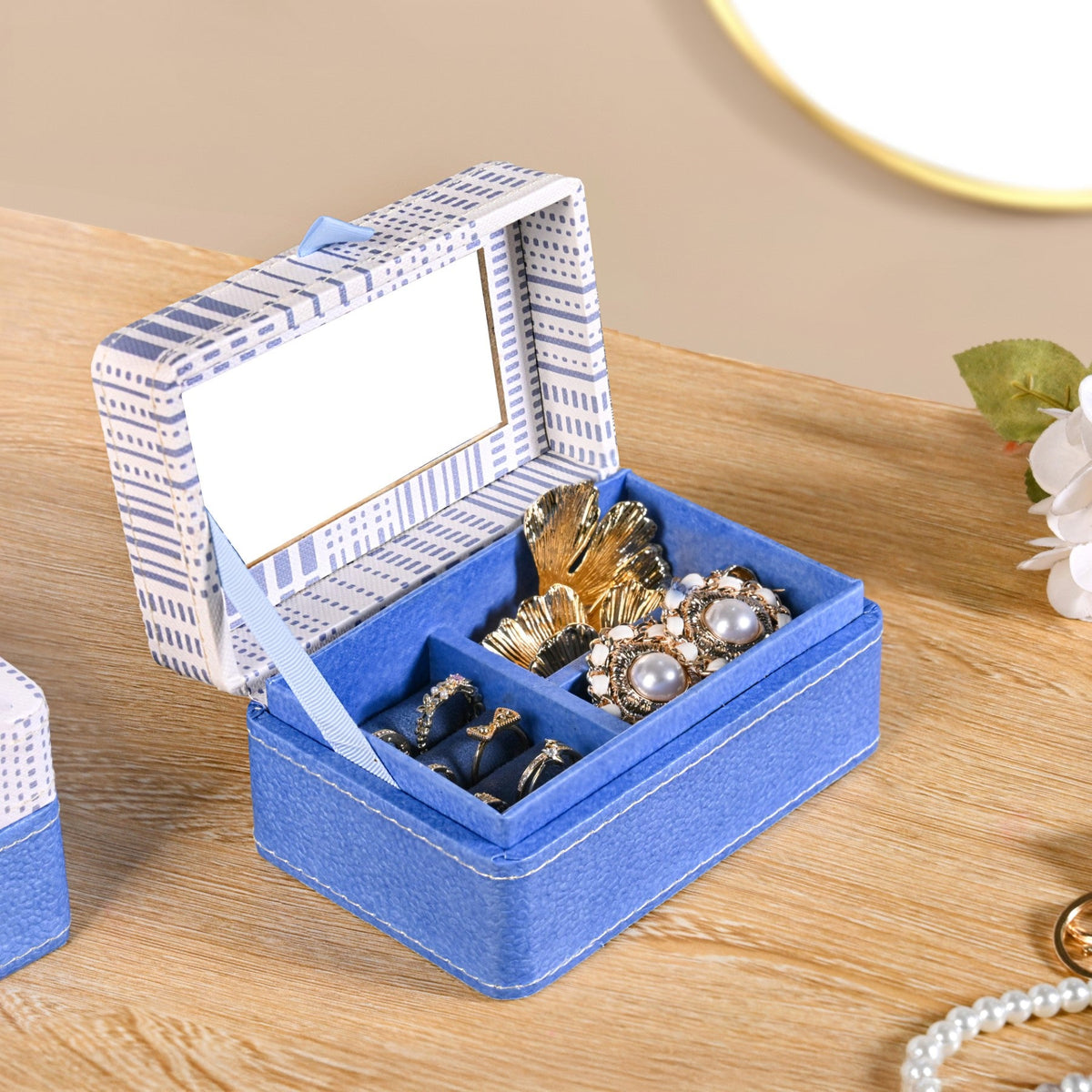 Dots And Dash Portable Jewellery Box With Mirror Nestasia