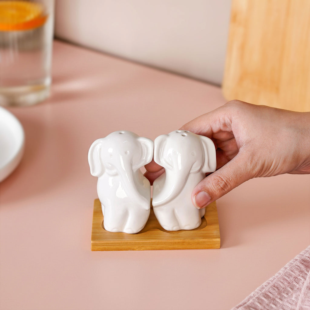 Elephant Salt And Pepper Shakers With Stand Nestasia