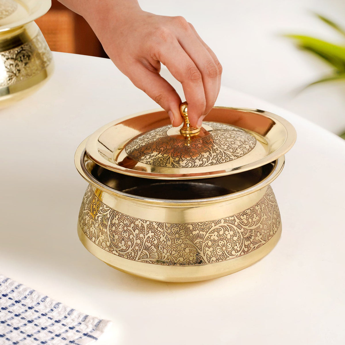 Embossed Pure Brass Handi Cooking Pot With Lid 1600ml Nestasia