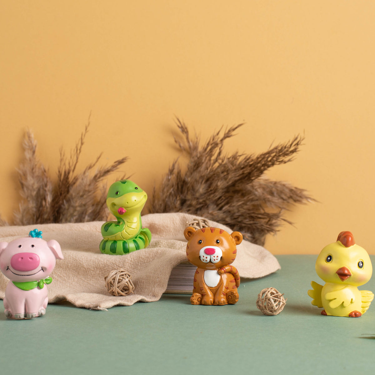 Miniature Animal Decor Nestasia