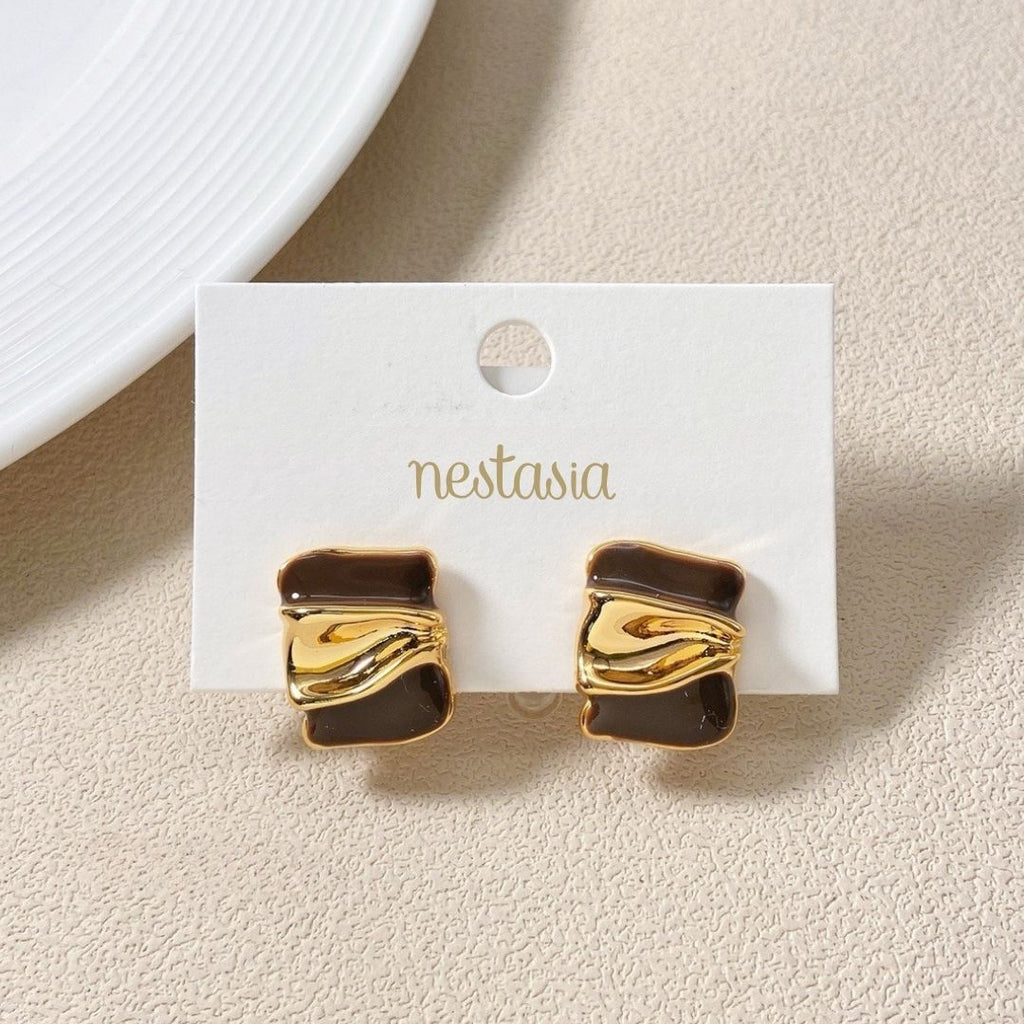 Gold Embossed Studs Brown Nestasia