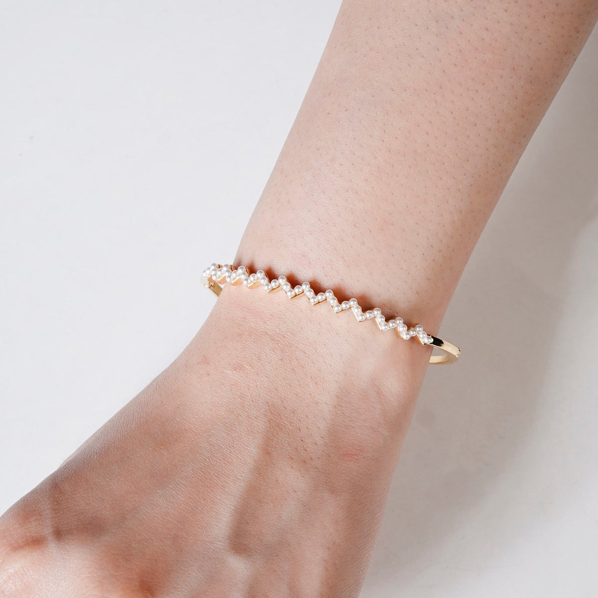 Gold Zigzag Pearl Bracelet Nestasia