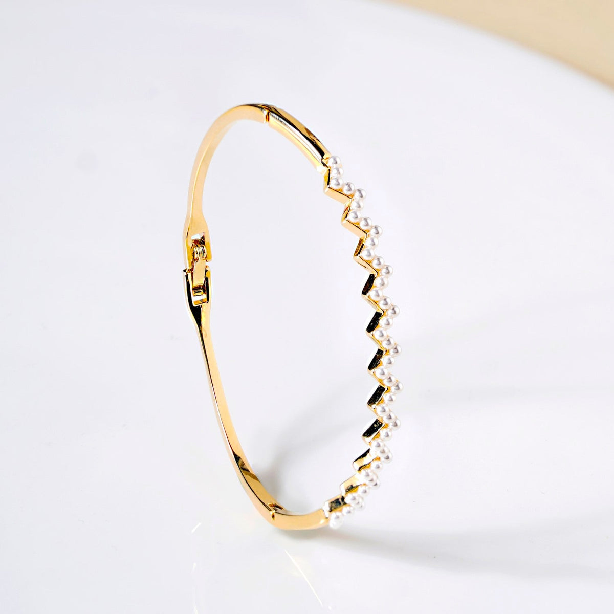 Gold Zigzag Pearl Bracelet Nestasia