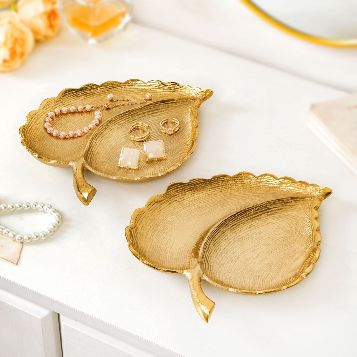 Gold Leaf Platter Set Of 2 Nestasia