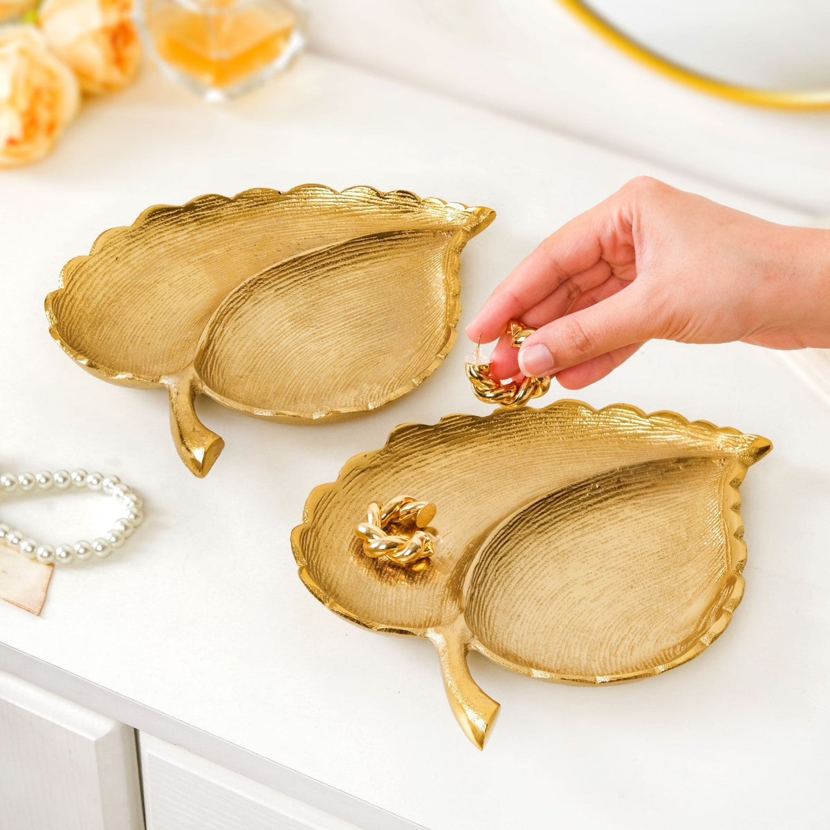 Gold Leaf Platter Set Of 2 Nestasia