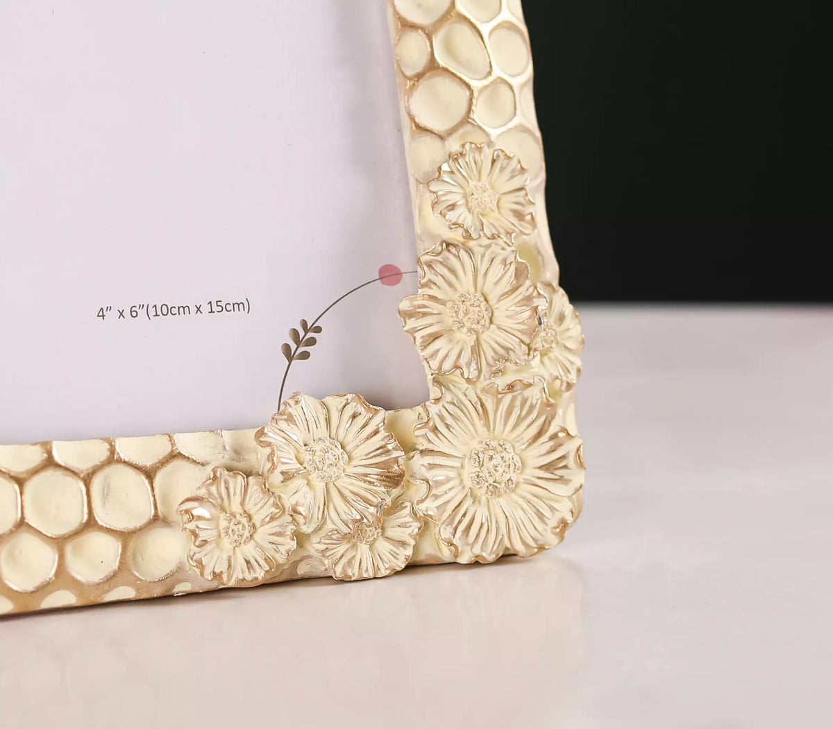 Small Honey Bee Gold Frame 7.5"x6" Nestasia