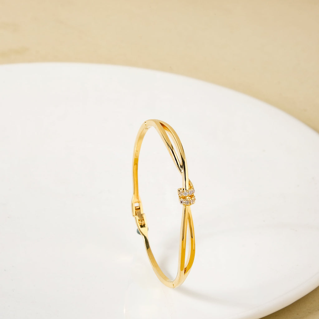 Graceful Knotted Vines Gold Bracelet Nestasia