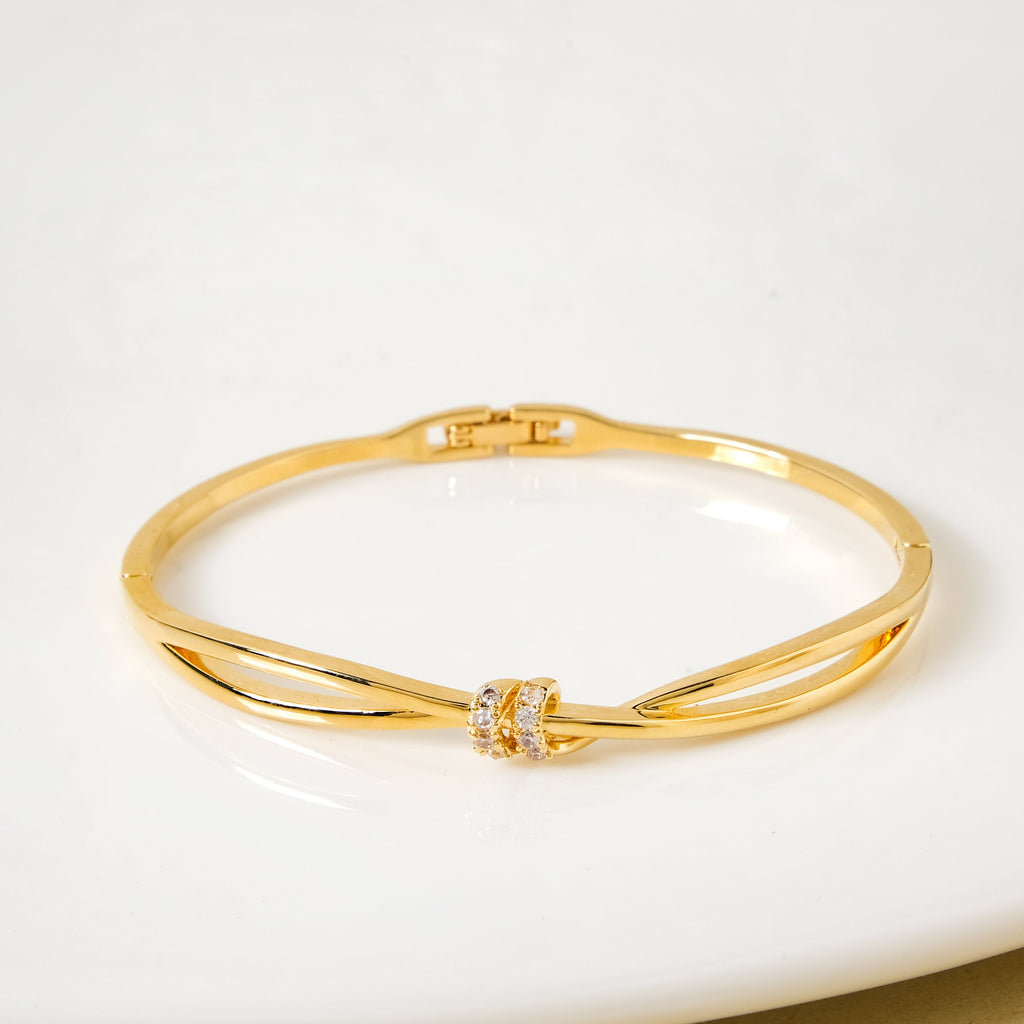 Graceful Knotted Vines Gold Bracelet Nestasia