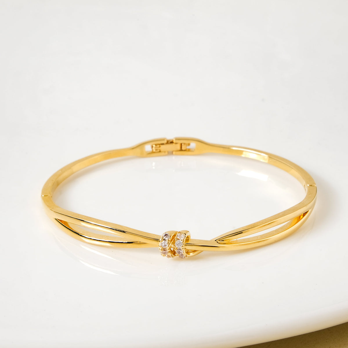 Graceful Knotted Vines Gold Bracelet Nestasia