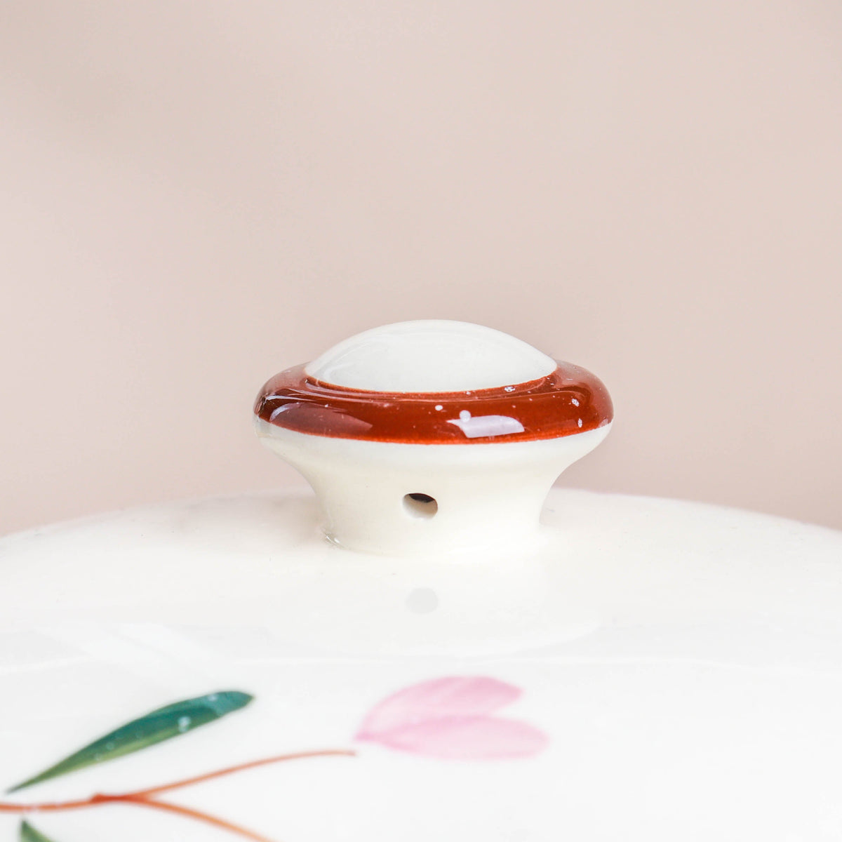 Sakura White Casserole Pot Medium Nestasia