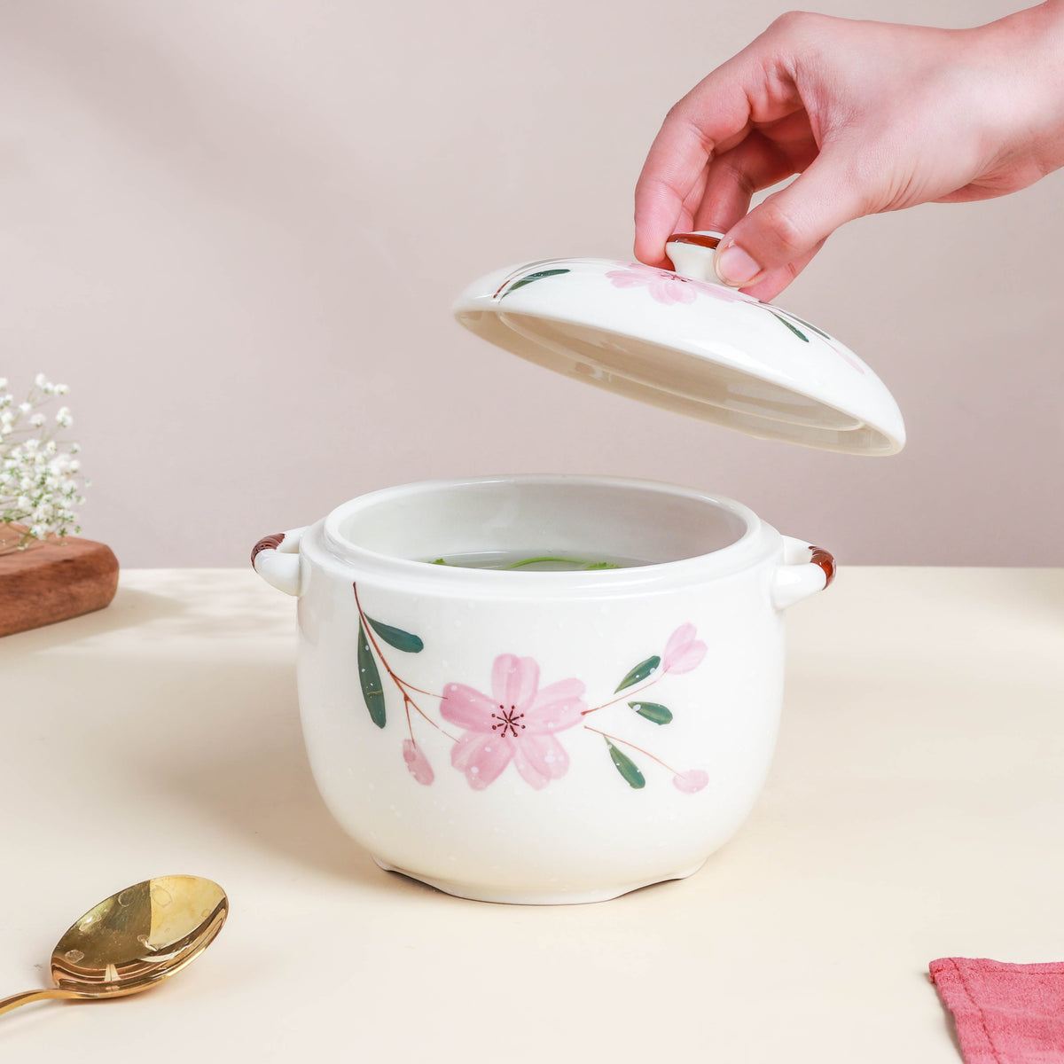 Sakura White Casserole Pot Medium Nestasia