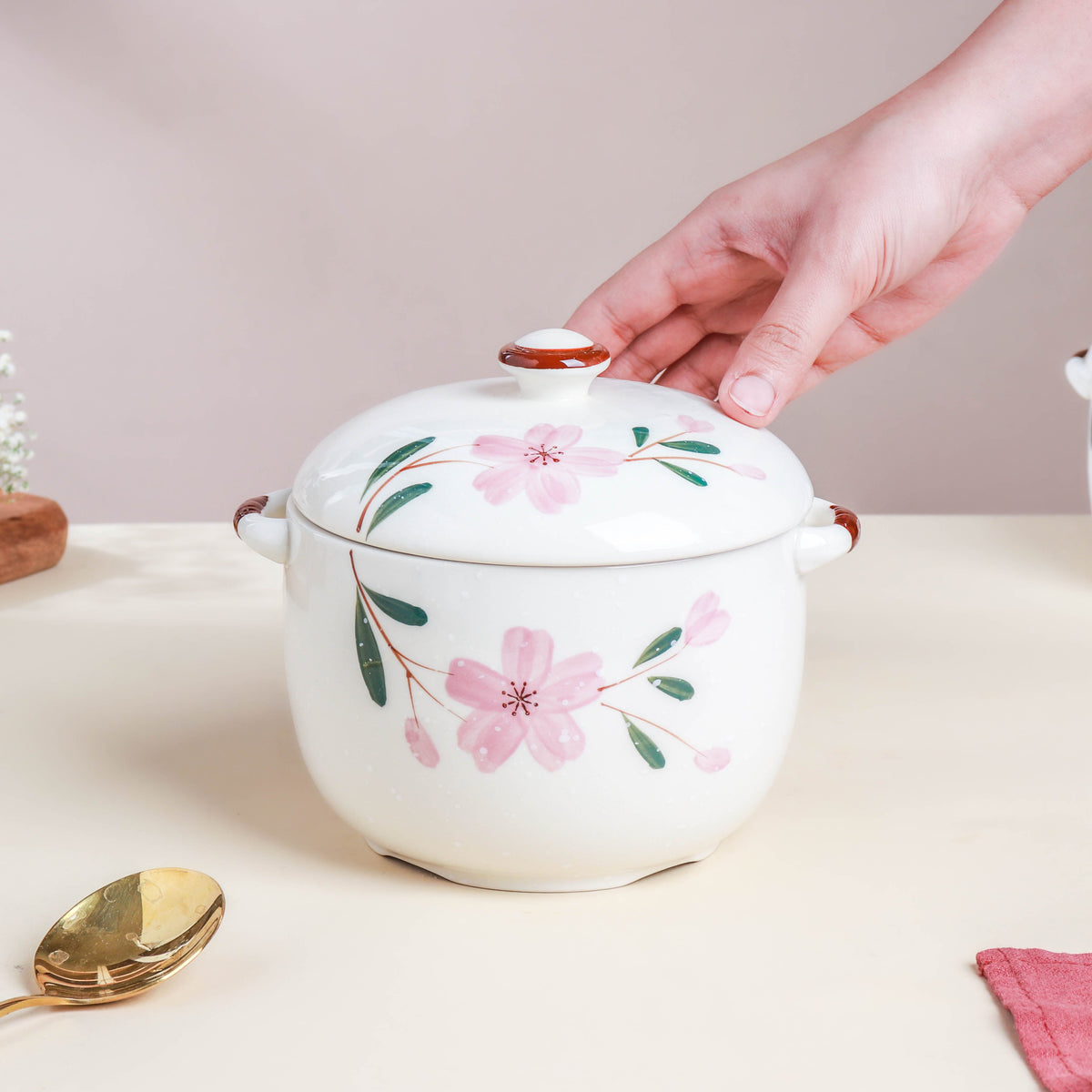 Sakura White Casserole Pot Medium Nestasia