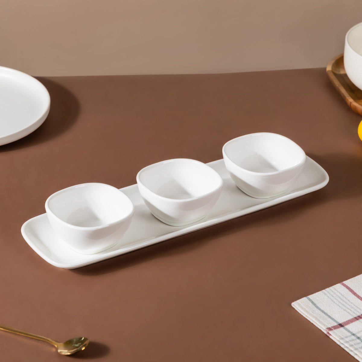 Serena Pearly White Dip Bowl Set Of 3 with Tray Nestasia