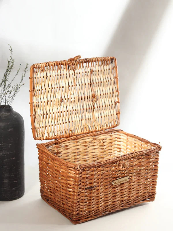 Natural Wicker Basket with Lid for Bedroom, Living Room, and Closet Storage