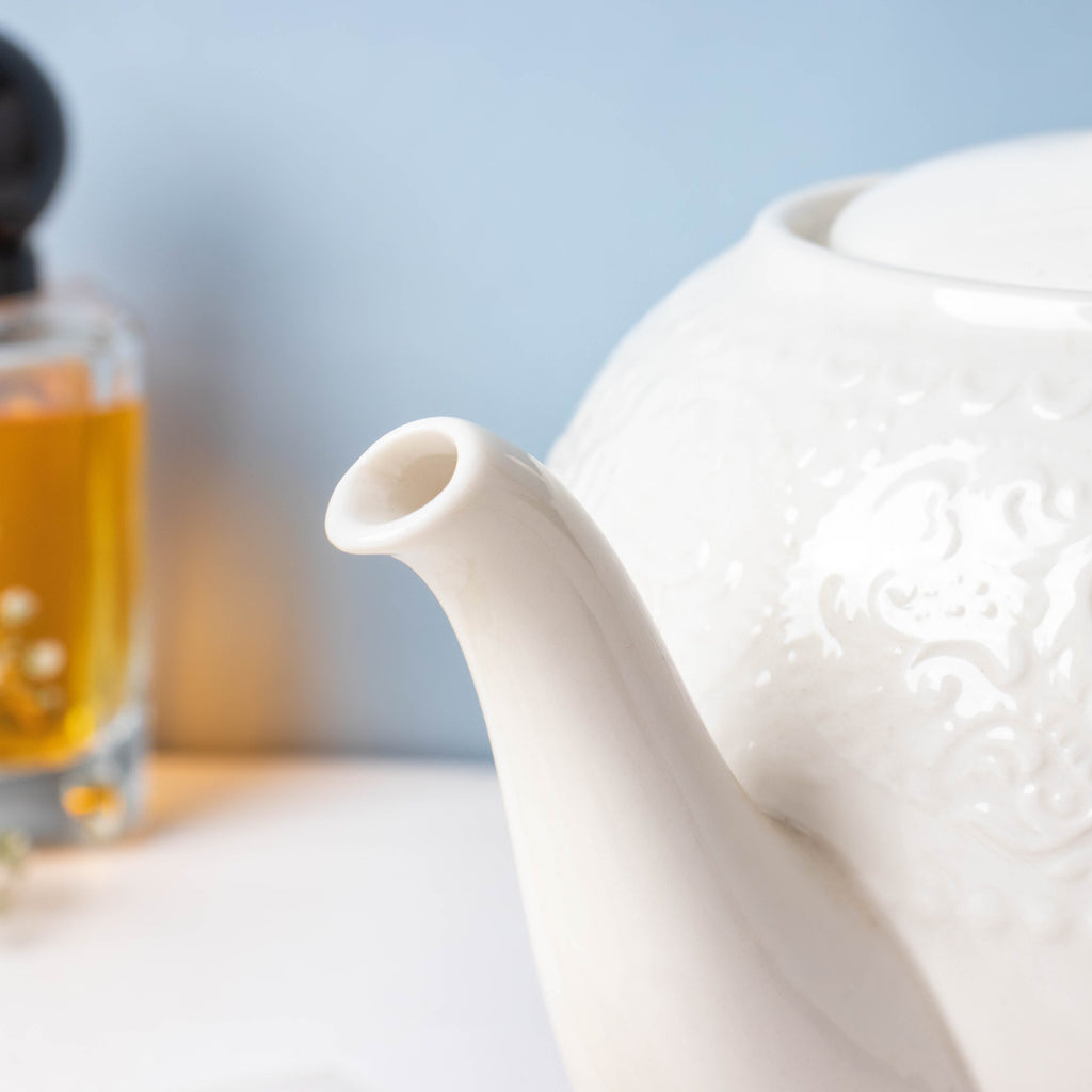 Serena White Truffle Floral Textured Teapot 1000 ml Nestasia