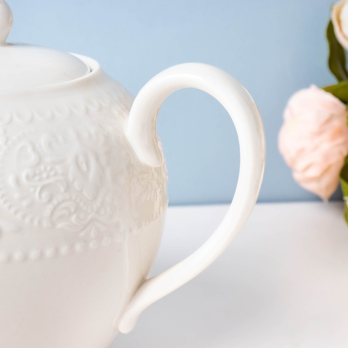 Serena White Truffle Floral Textured Teapot 1000 ml Nestasia