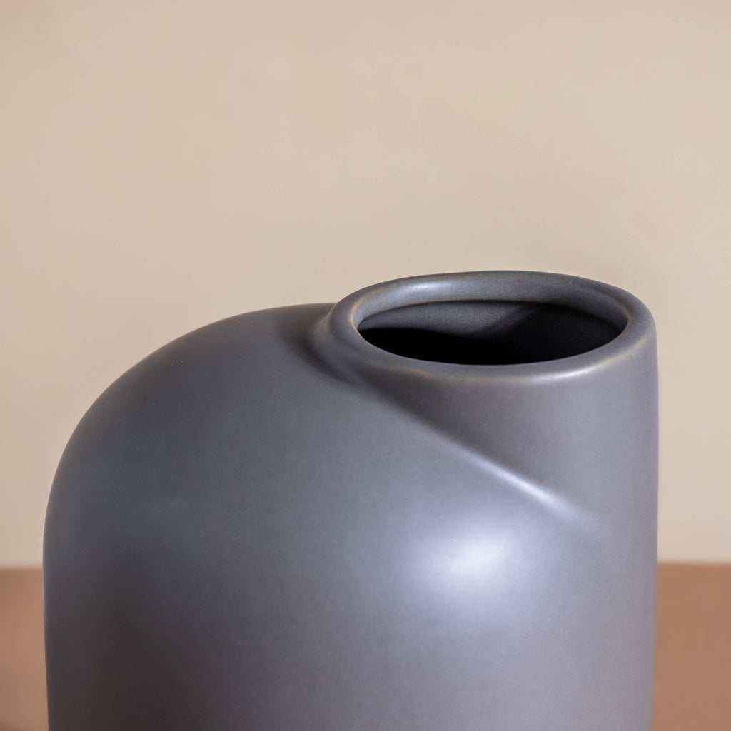 Flugen Grey Ceramic Vase Nestasia