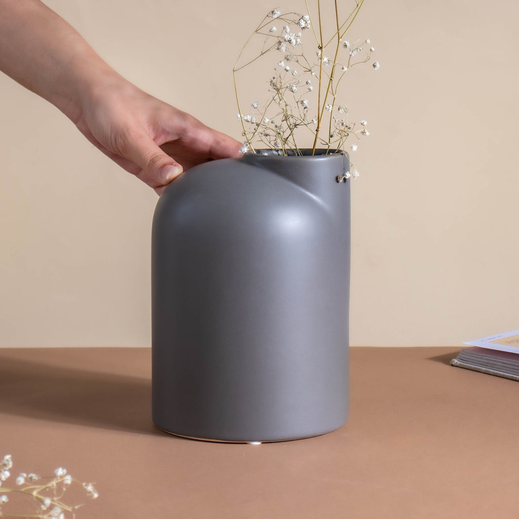 Flugen Grey Ceramic Vase Nestasia