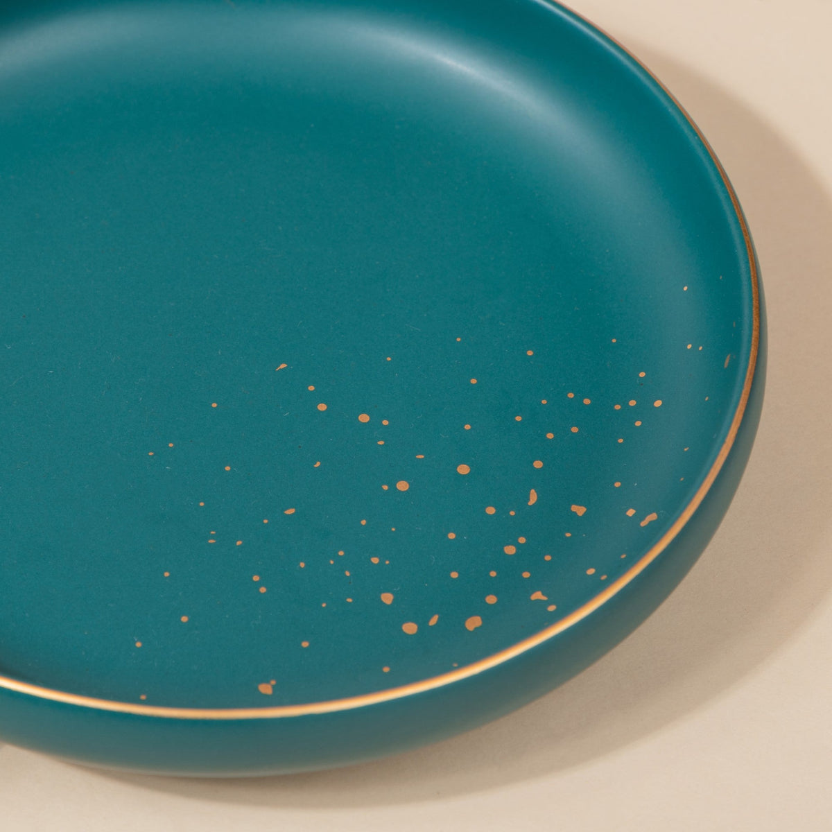 CARA Plate With Wooden Handle Nestasia