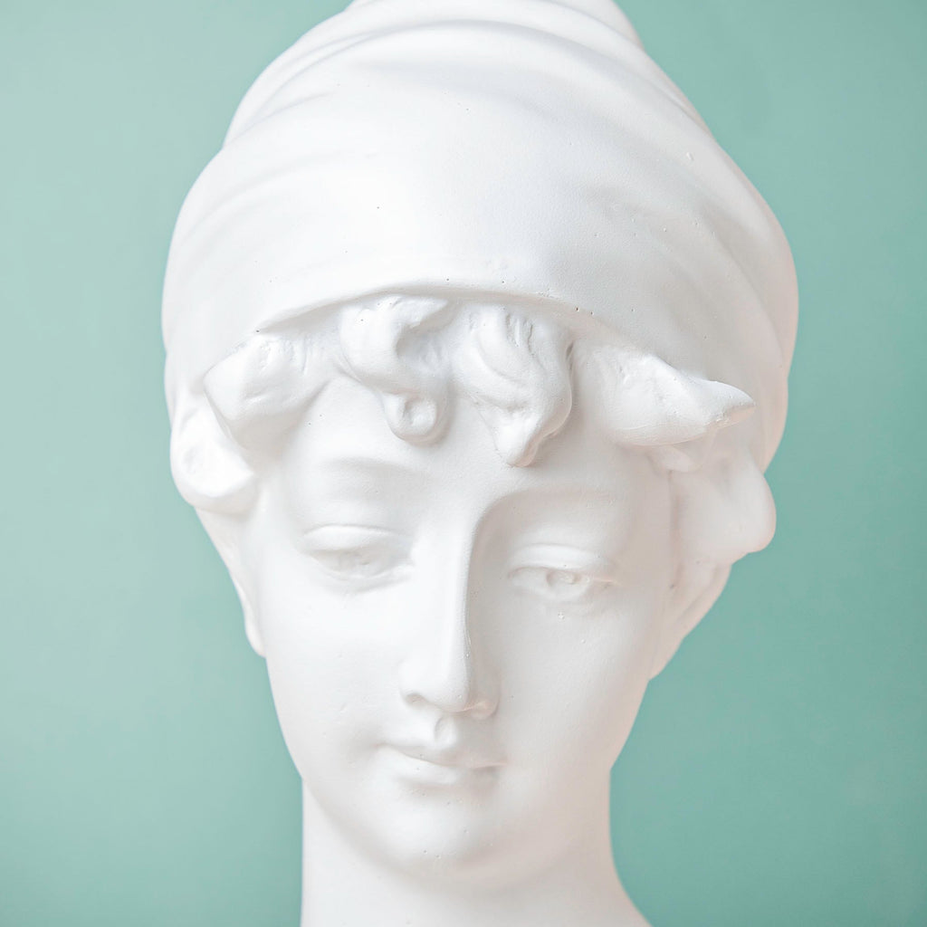 Resin Sculpture Nestasia