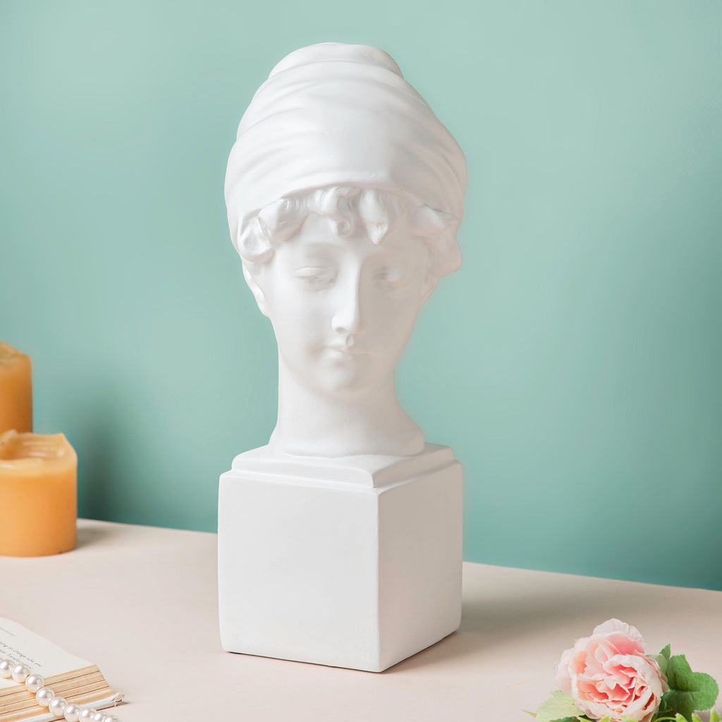 Resin Sculpture Nestasia