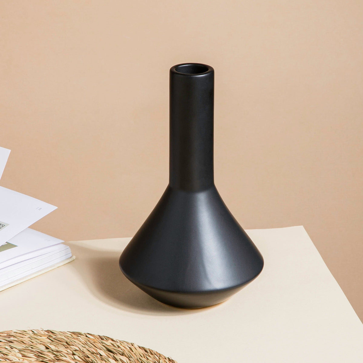 Minimalist Flask Shaped Ceramic Vase Black Nestasia