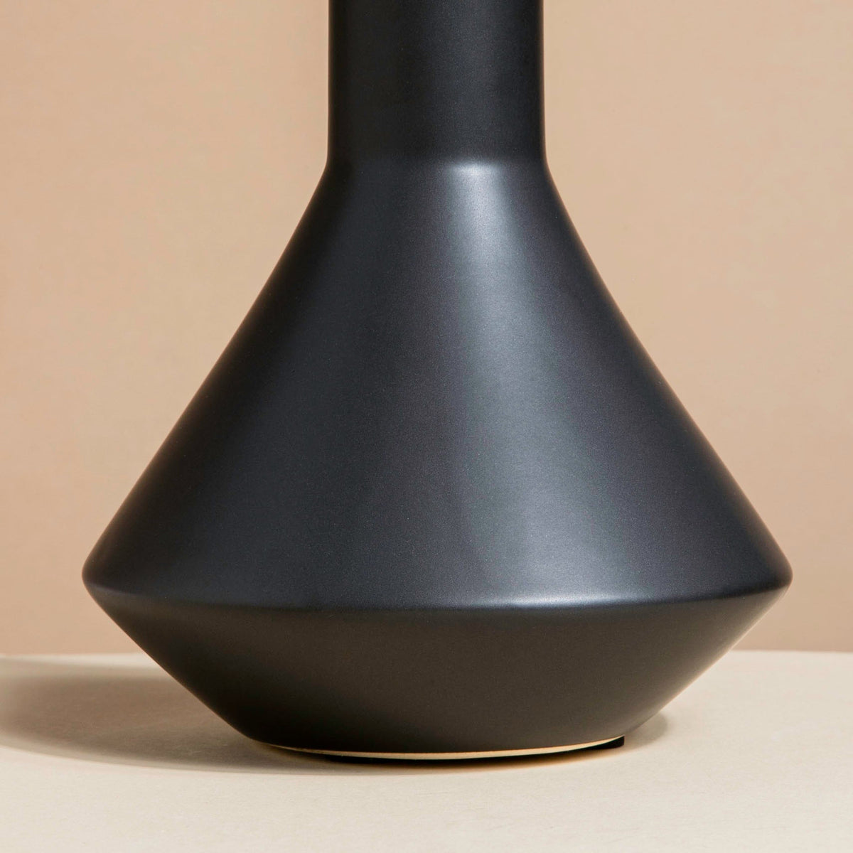 Minimalist Flask Shaped Ceramic Vase Black Nestasia