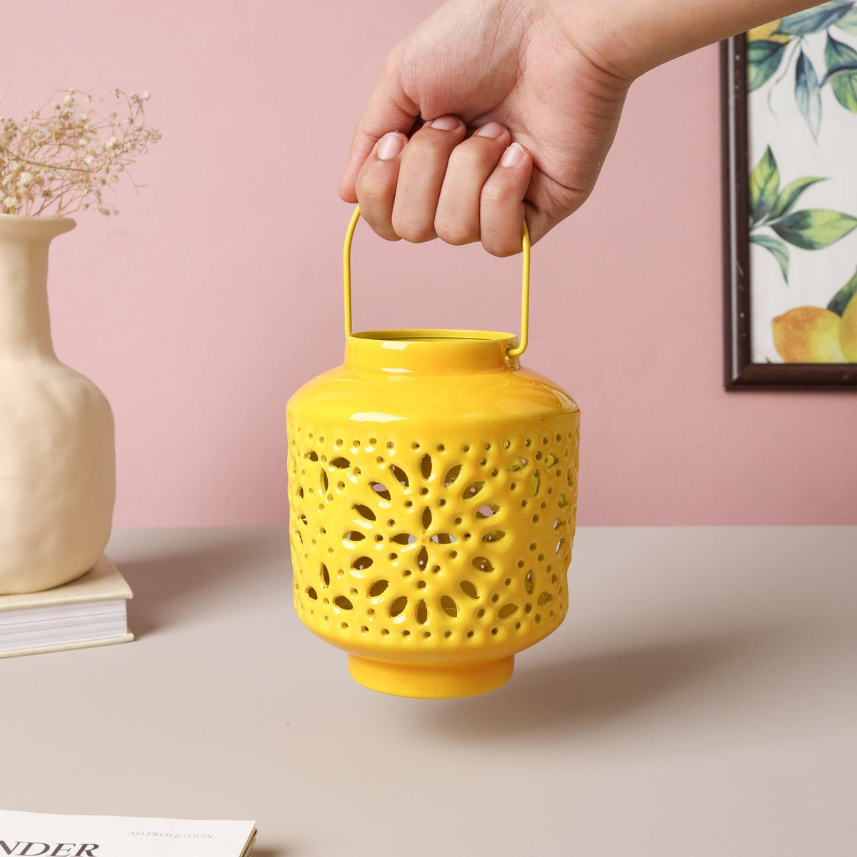 Metal Lantern Yellow Nestasia