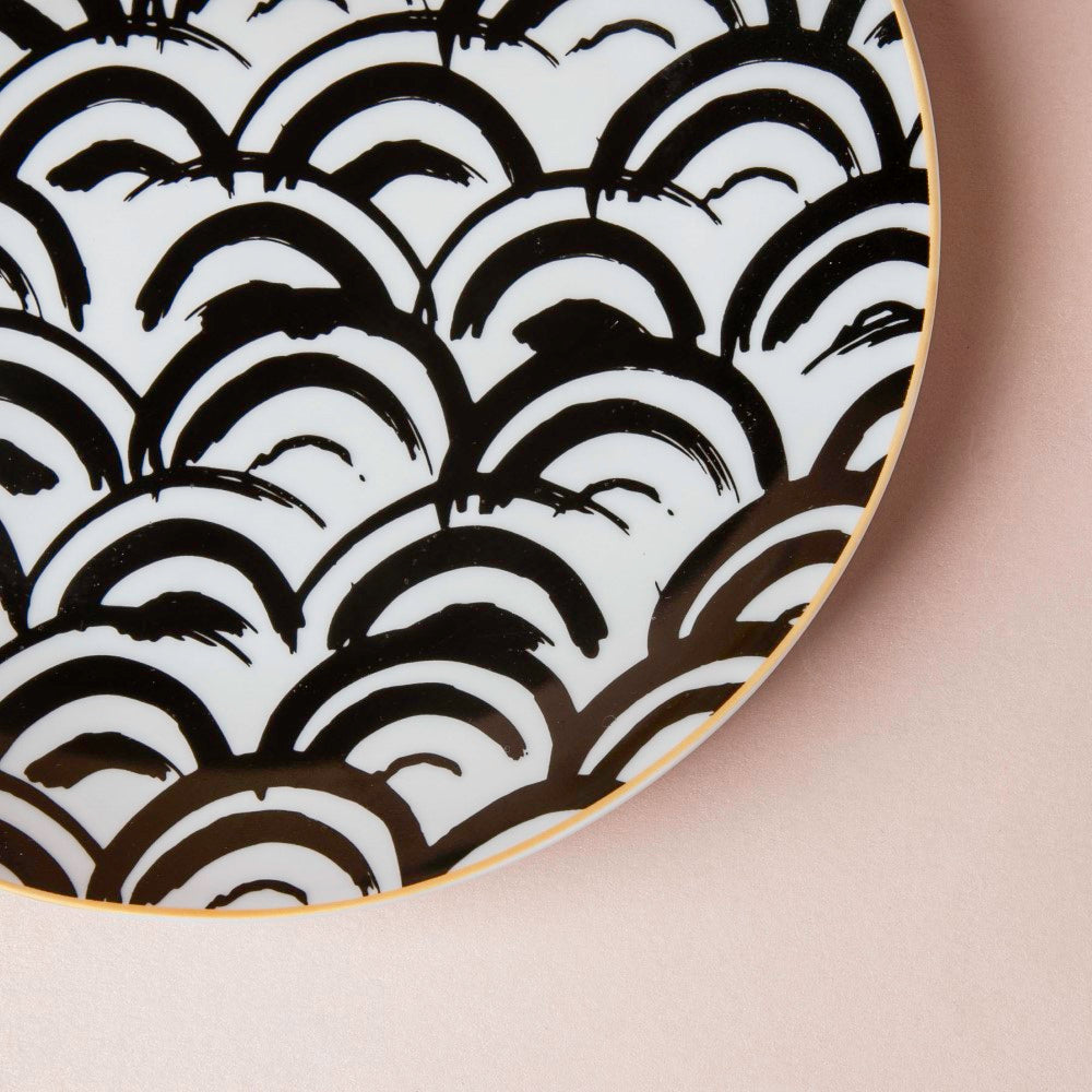 Scallop Artistic Snack Plate Black White 8 Inch Nestasia