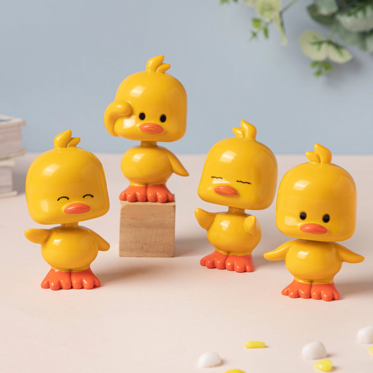 Ducky Bobble Head Car Showpiece Nestasia