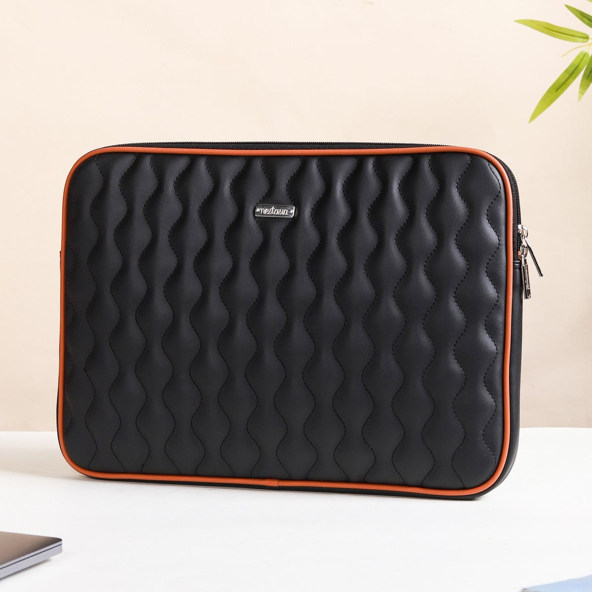 Black Laptop Sleeve Nestasia