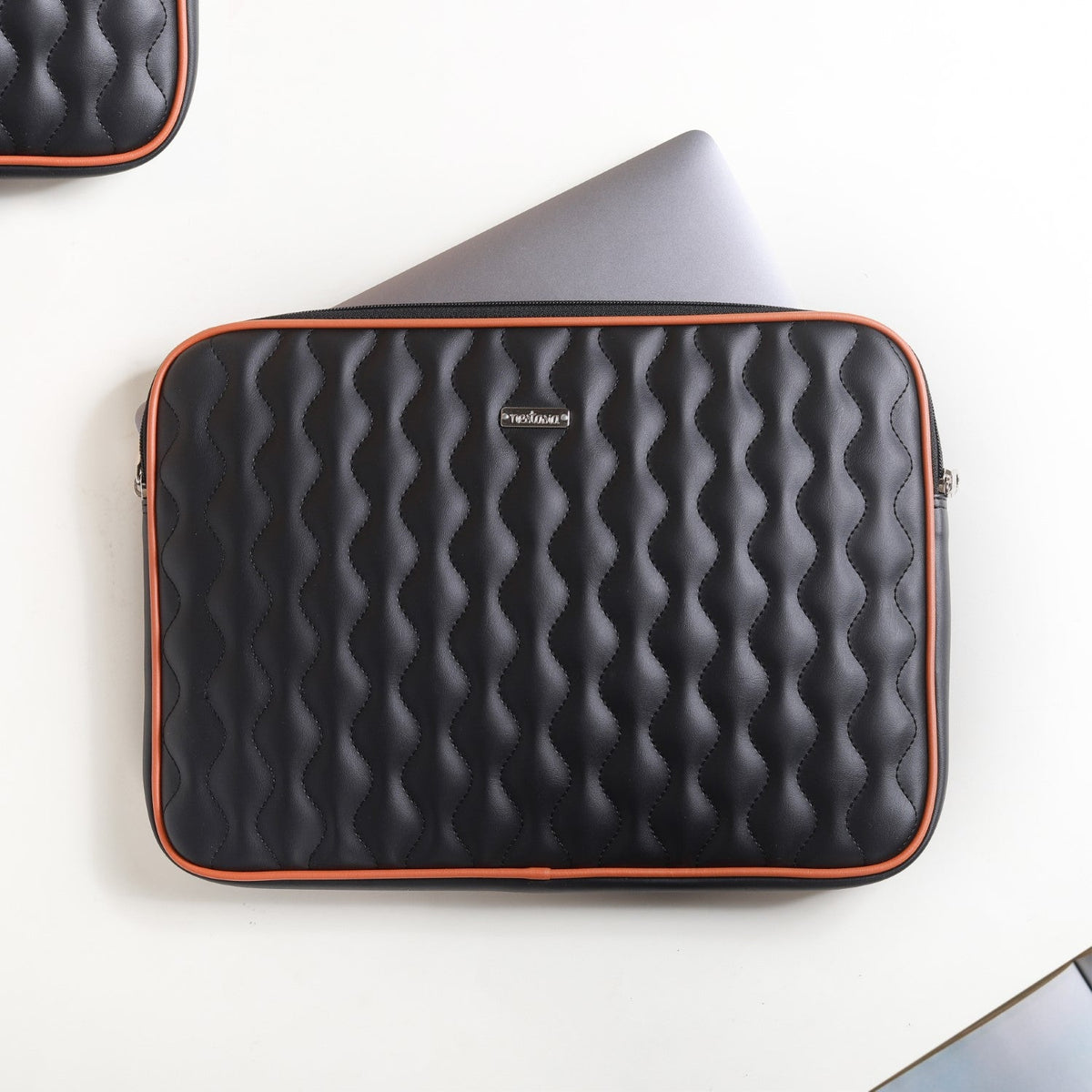Black Laptop Sleeve Nestasia