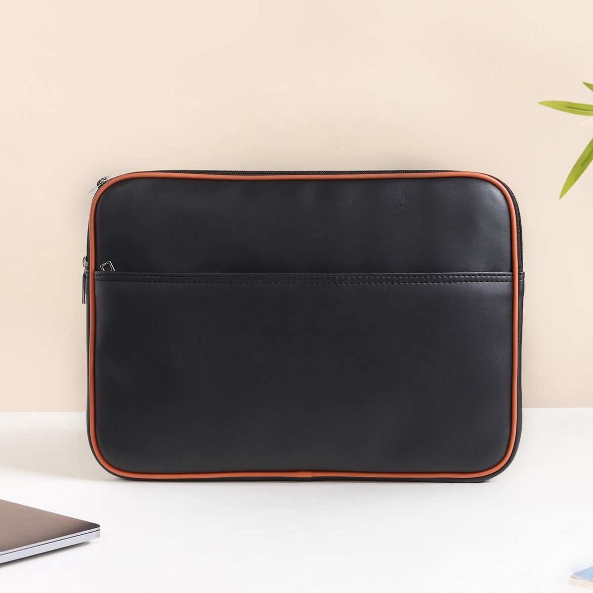 Black Laptop Sleeve Nestasia