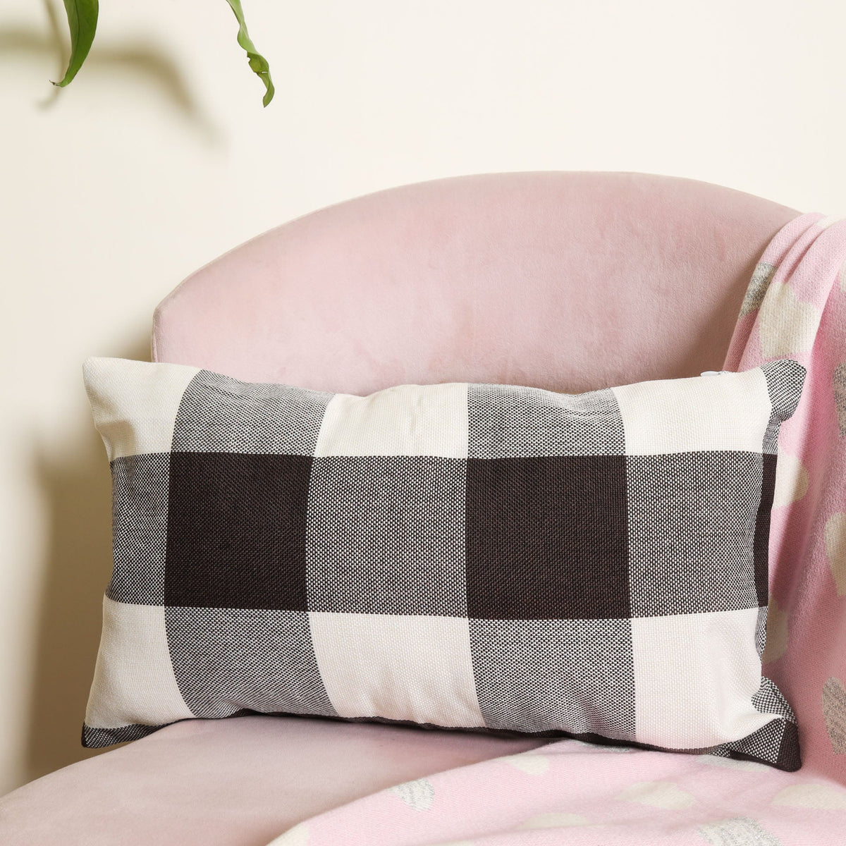 Black-grey Checkered Bed Pillow Cover Nestasia