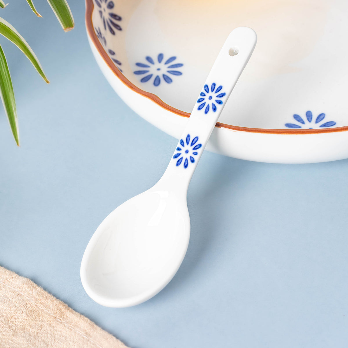 Blue Daisy Soup Spoon Nestasia