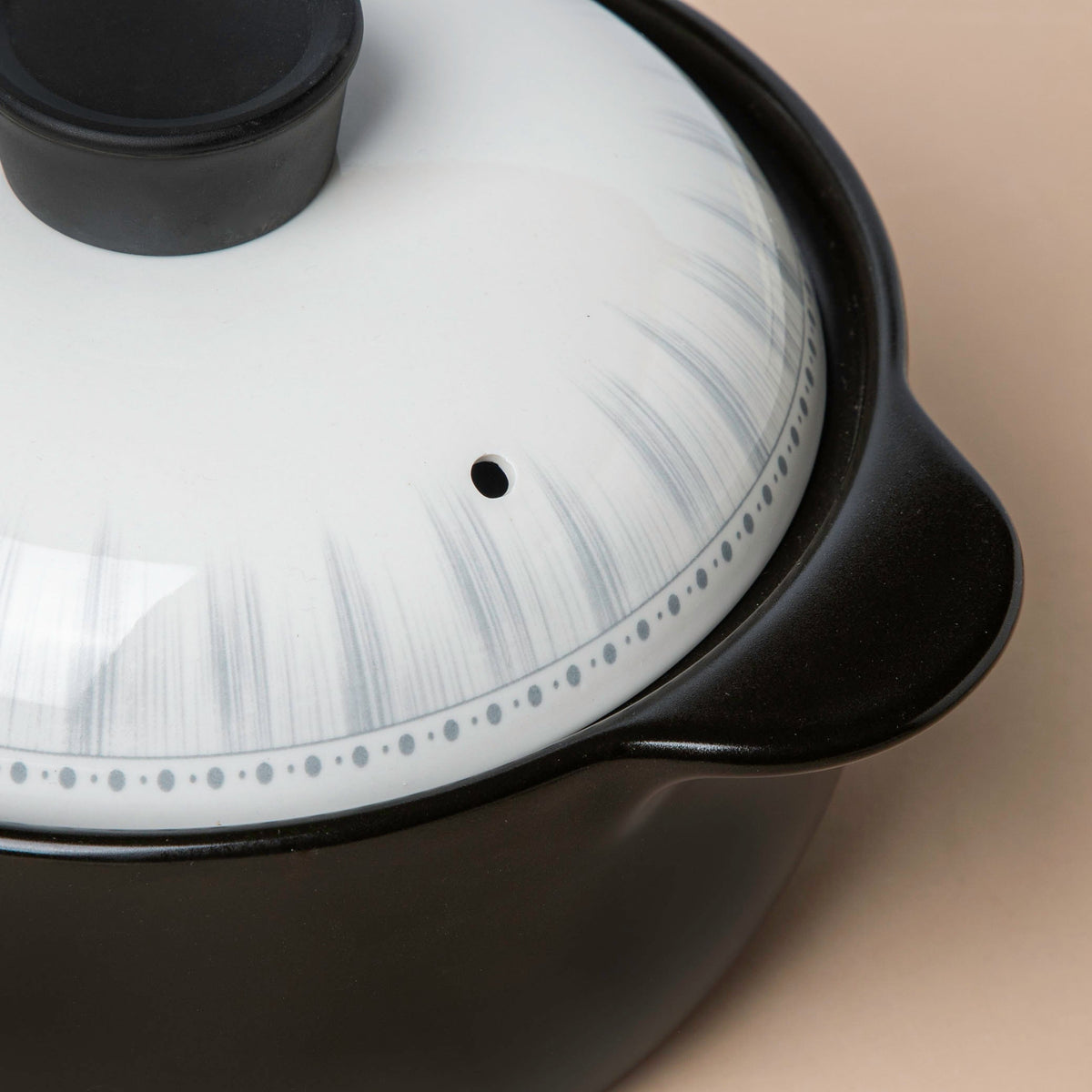 Dainty Patterned Ceramic Cooking Pot With Lid 1800 ml Nestasia
