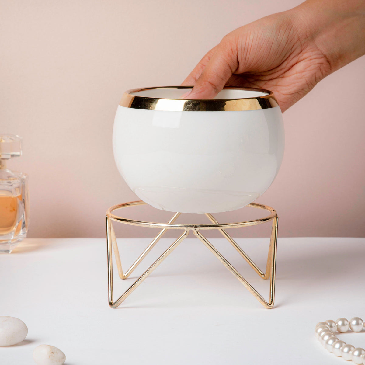 Eclat Ceramic White Planter With Stand Large Nestasia