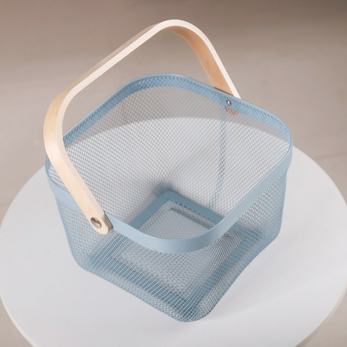 Metal Mesh Fruit Basket With Handle Nestasia