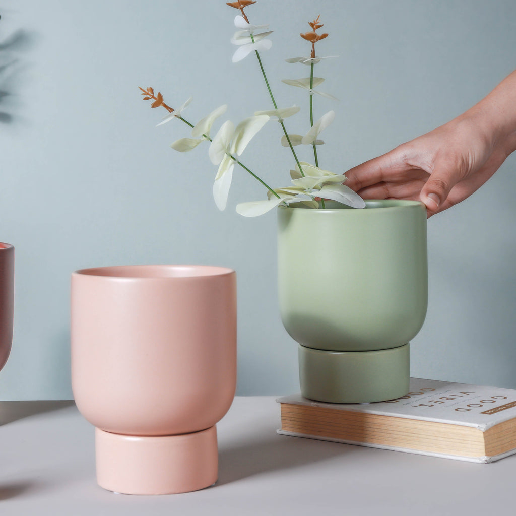 Gloss Finish Planter With Stand Nestasia