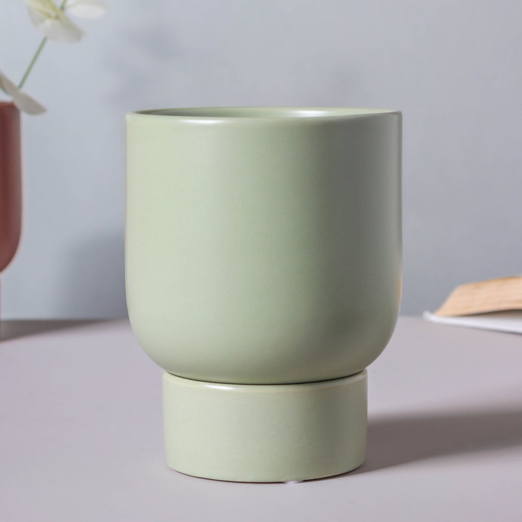 Gloss Finish Planter With Stand Nestasia