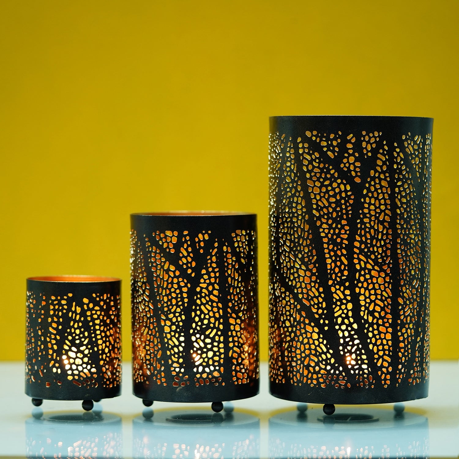 Black Decorative Mesh Design Iron Tea Light candle Holder Set of 3 in Cylindrical shape Kafalo