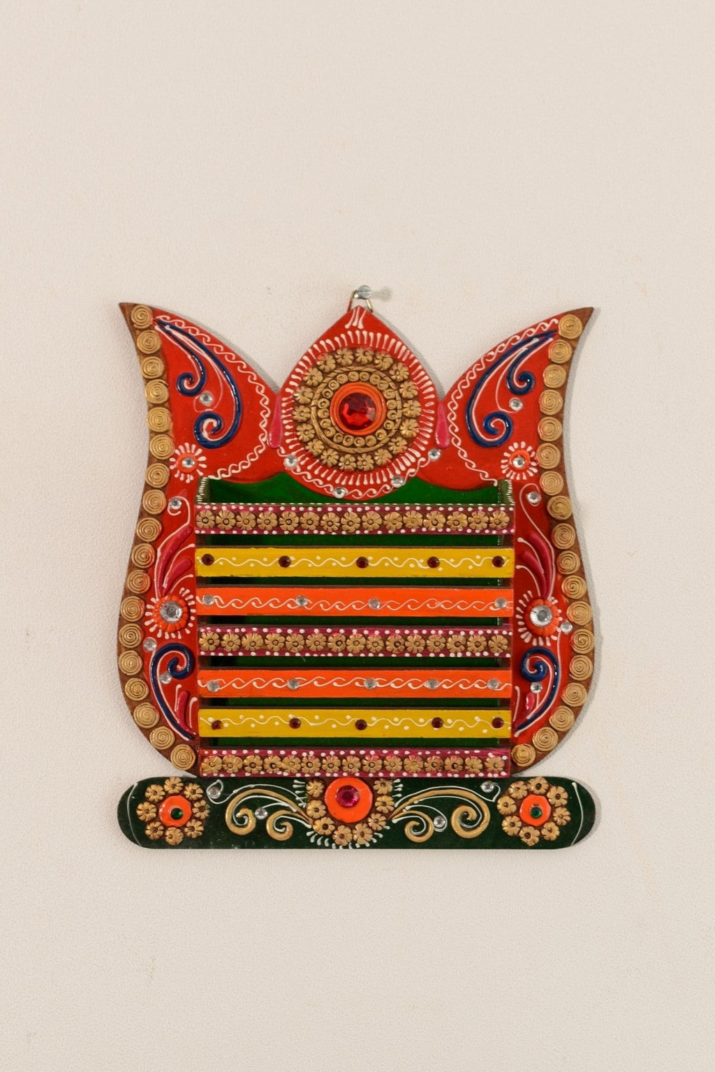 Ornamental Papier-Mache Wall Mounted Magzine Holder Kafalo