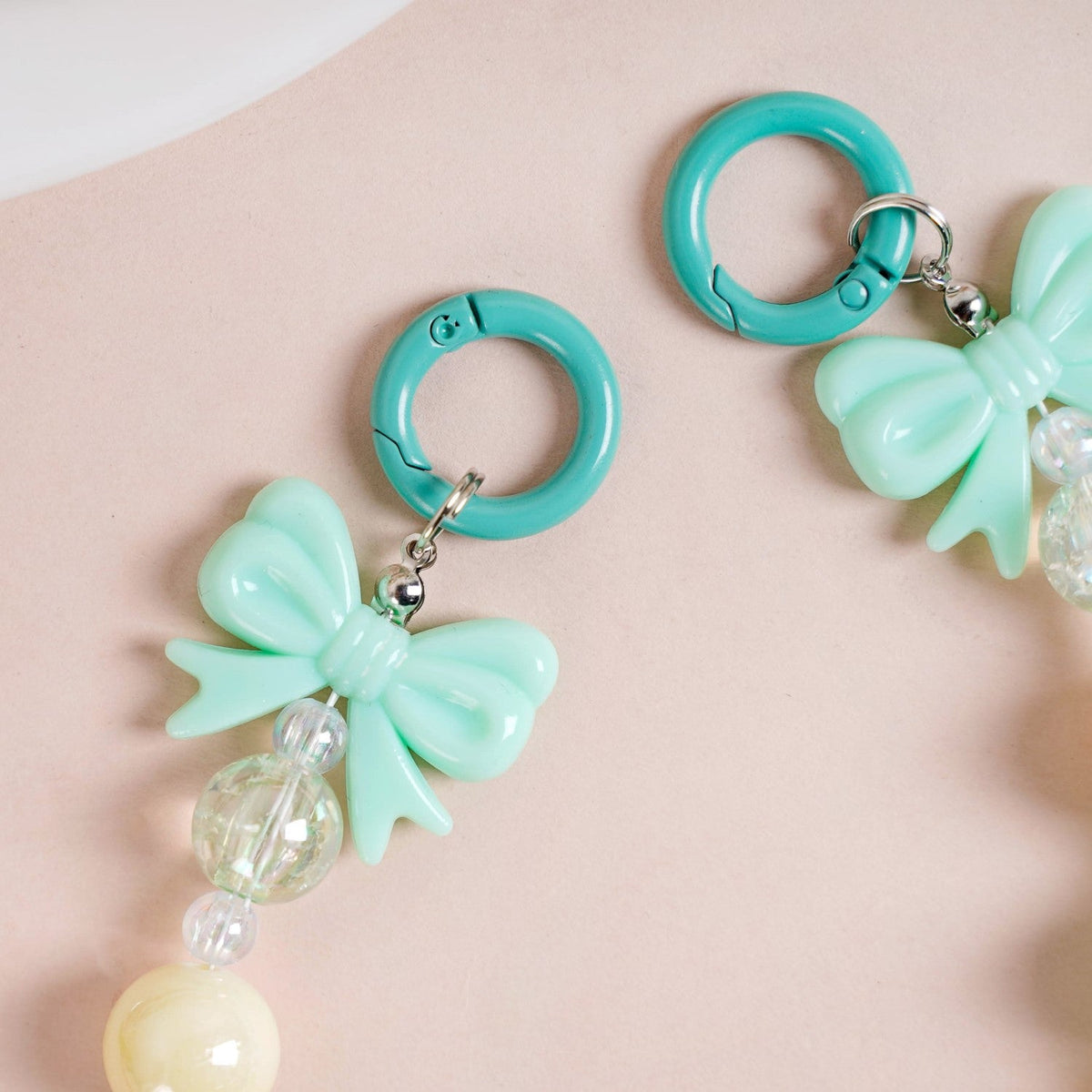 Bows And Beads Keychain Mint And White Nestasia