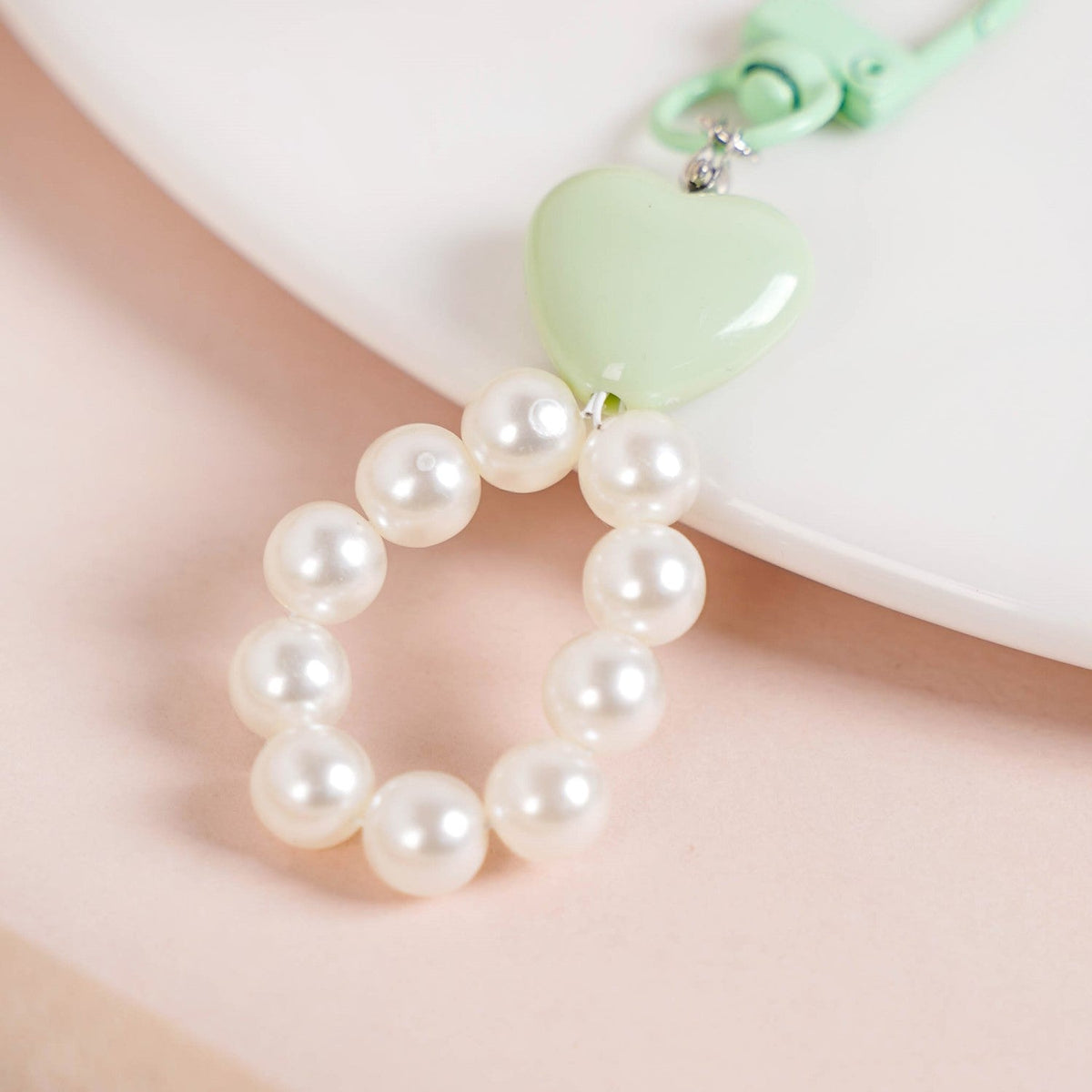 Green Sweetheart And Pearl Keychain Nestasia