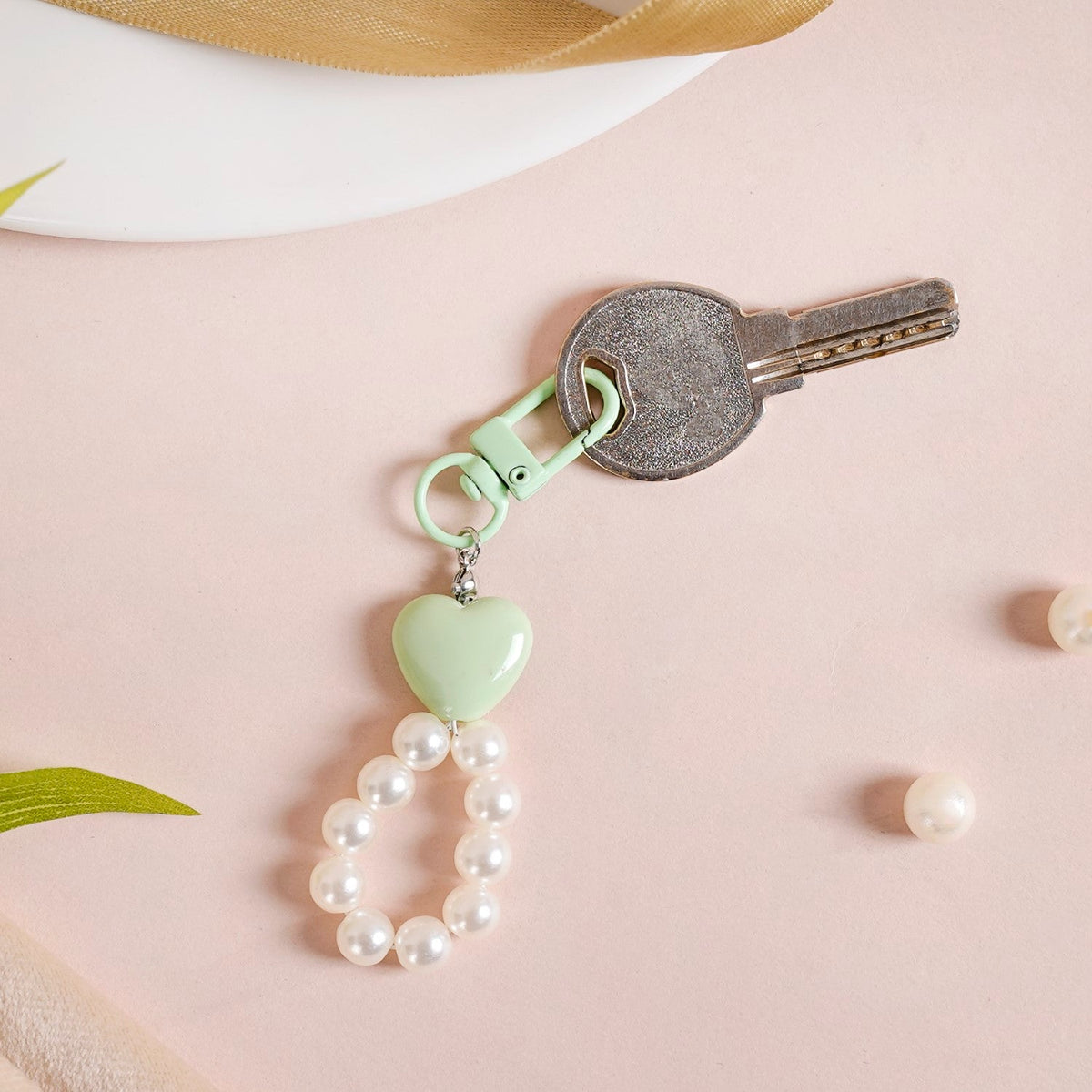 Green Sweetheart And Pearl Keychain Nestasia