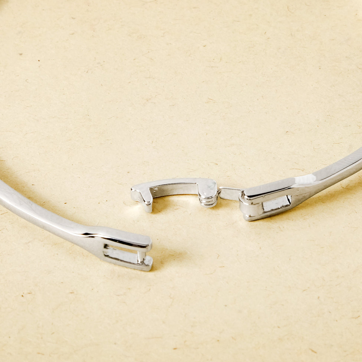 Knotted Glamour Silver Cuff Bracelet Nestasia