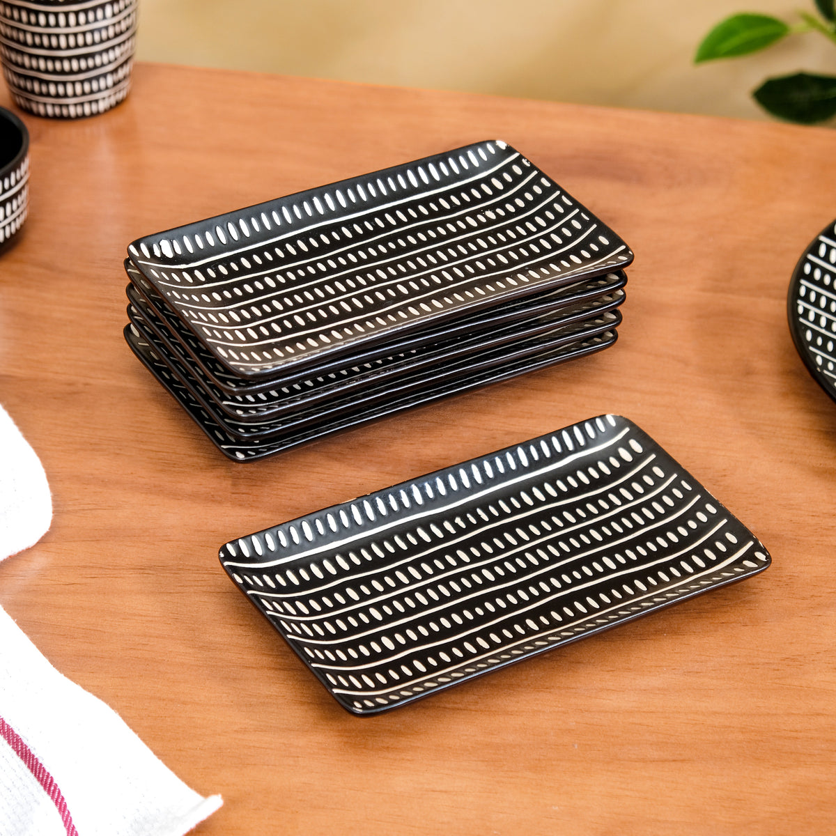 Kuro 24 Piece Ceramic Dinner Set For 6 Nestasia
