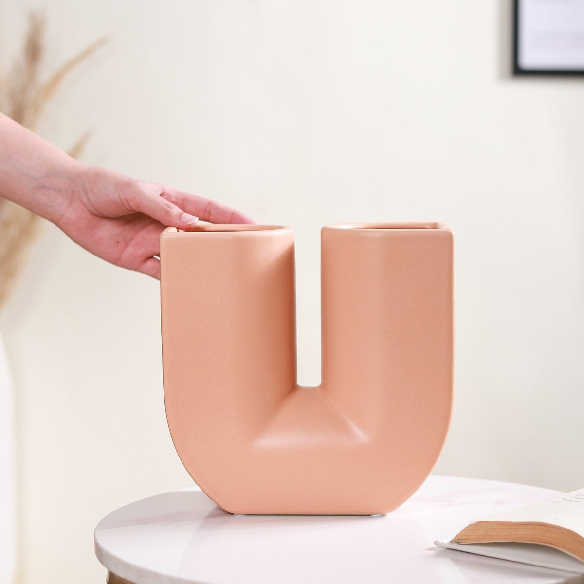 Modern Neutral Tone U Vase Nestasia