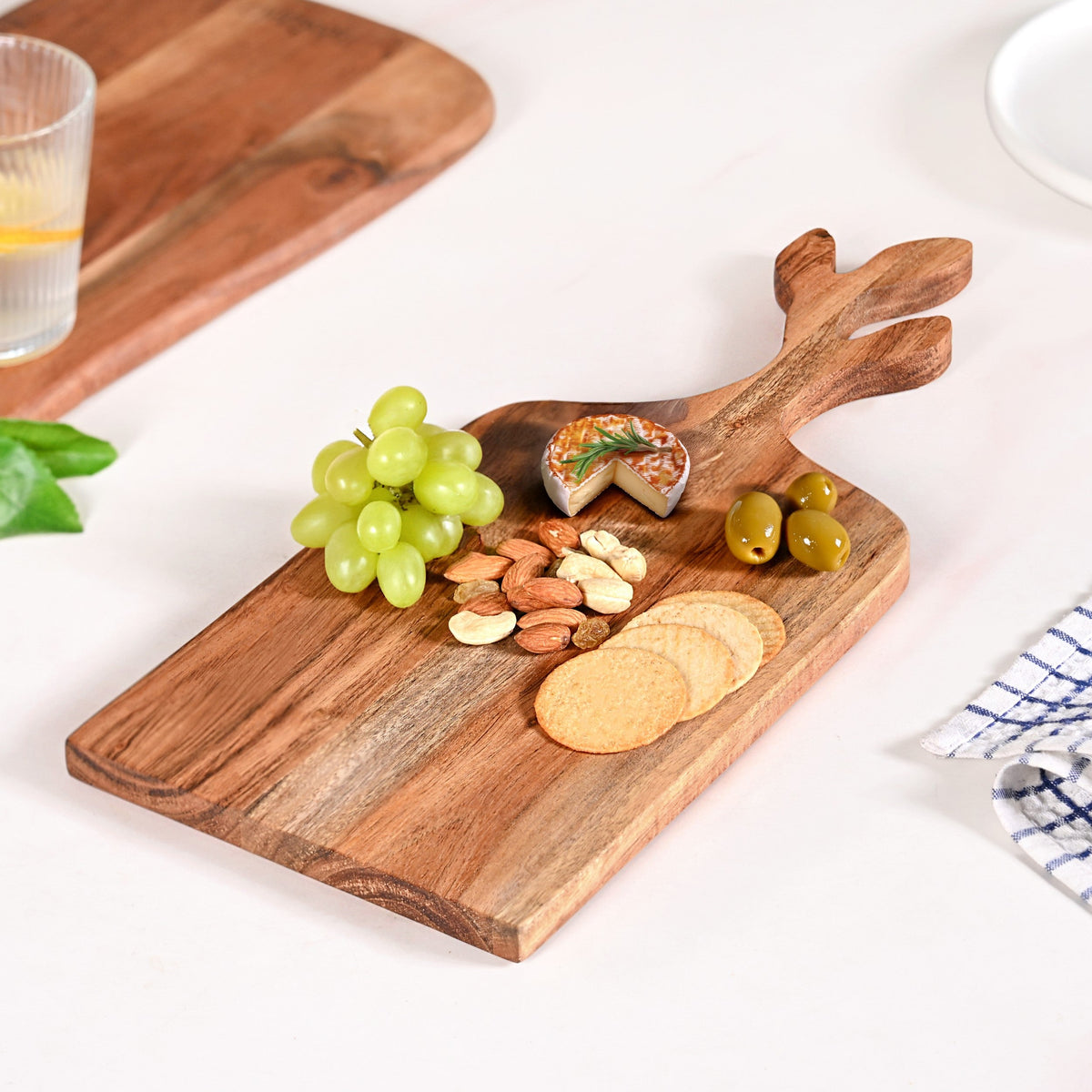 Leaf Handle Acacia Serving And Chopping Board 42x8cm Nestasia