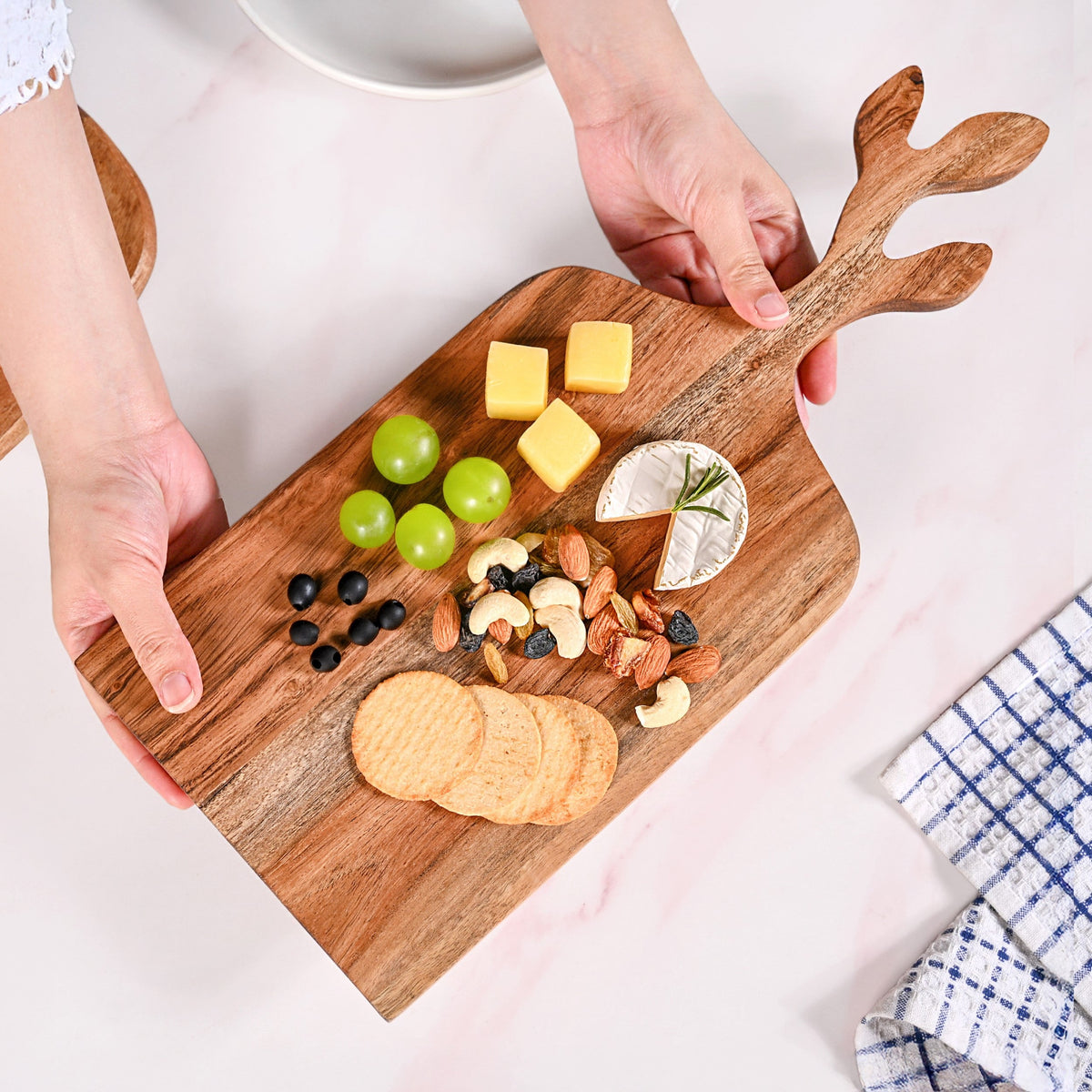 Leaf Handle Acacia Serving And Chopping Board 42x8cm Nestasia